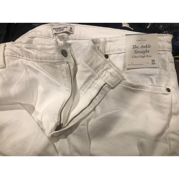 NWT New Abercrombie Curve Love Ultra High Rise DistressedStraight Jean Denim - Picture 7 of 16